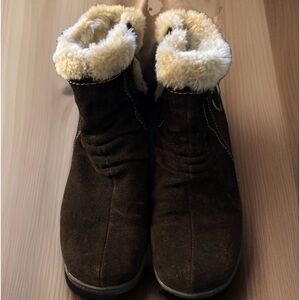 NWOT Brown Suede Bare Traps Ankle Boot Size 8